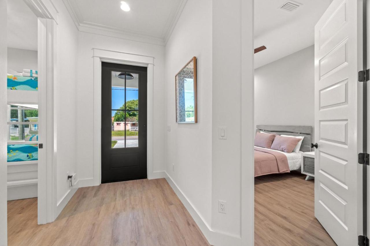 Brand New Home With In-Ground Pool, Four Houses From Beautiful Laguna Beach パナマシティービーチ エクステリア 写真